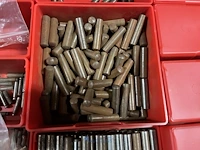Partij kettingen, veren en industrieel bevestigingsmateriaal - afbeelding 27 van  180