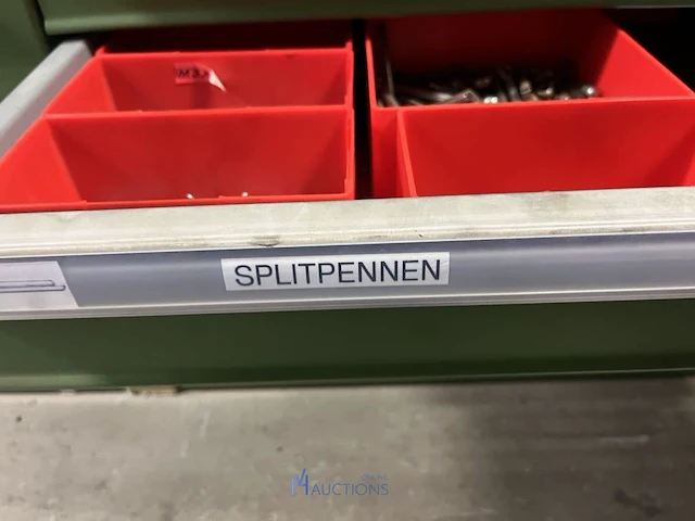 Partij kettingen, veren en industrieel bevestigingsmateriaal - afbeelding 32 van  180