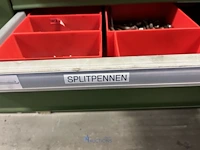 Partij kettingen, veren en industrieel bevestigingsmateriaal - afbeelding 32 van  180