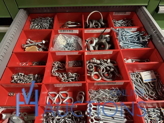 Partij kettingen, veren en industrieel bevestigingsmateriaal - afbeelding 24 van  180