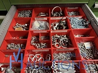 Partij kettingen, veren en industrieel bevestigingsmateriaal - afbeelding 24 van  180