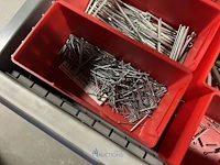 Partij kettingen, veren en industrieel bevestigingsmateriaal - afbeelding 45 van  180