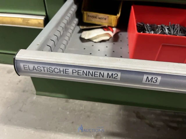 Partij kettingen, veren en industrieel bevestigingsmateriaal - afbeelding 48 van  180