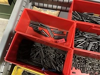 Partij kettingen, veren en industrieel bevestigingsmateriaal - afbeelding 50 van  180