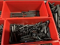 Partij kettingen, veren en industrieel bevestigingsmateriaal - afbeelding 56 van  180