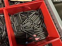 Partij kettingen, veren en industrieel bevestigingsmateriaal - afbeelding 62 van  180