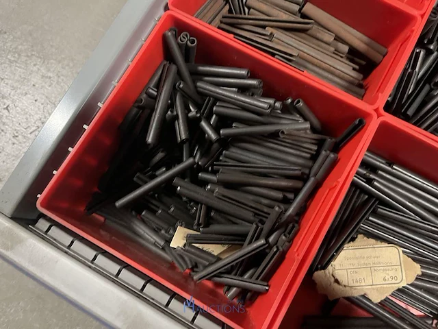 Partij kettingen, veren en industrieel bevestigingsmateriaal - afbeelding 69 van  180