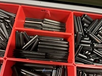 Partij kettingen, veren en industrieel bevestigingsmateriaal - afbeelding 70 van  180