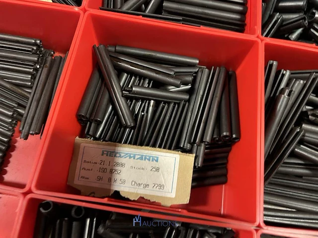 Partij kettingen, veren en industrieel bevestigingsmateriaal - afbeelding 71 van  180