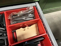 Partij kettingen, veren en industrieel bevestigingsmateriaal - afbeelding 78 van  180