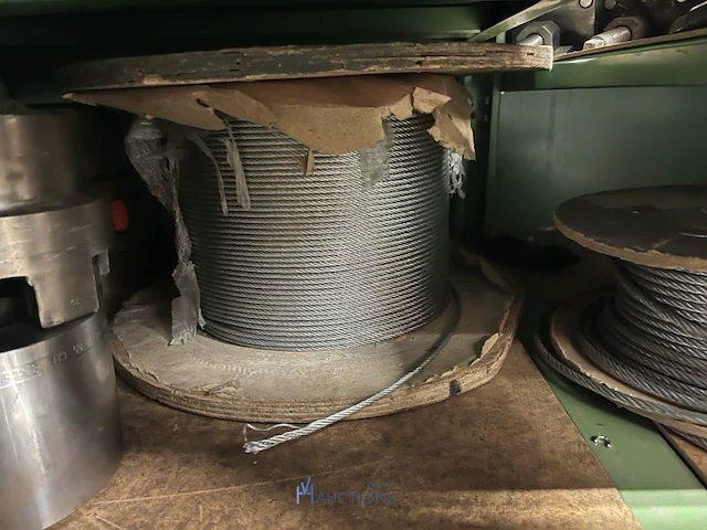 Partij kettingen, veren en industrieel bevestigingsmateriaal - afbeelding 84 van  180