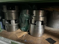 Partij kettingen, veren en industrieel bevestigingsmateriaal - afbeelding 86 van  180