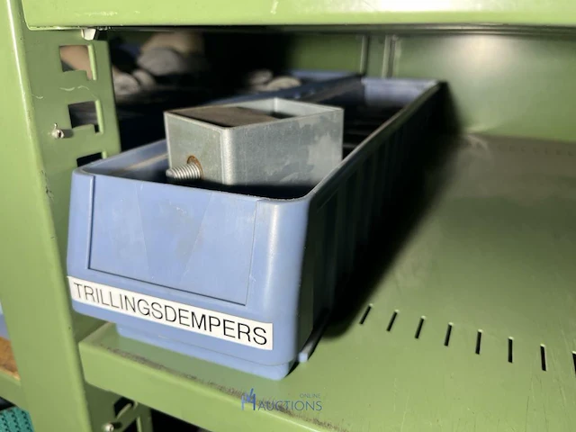Partij kettingen, veren en industrieel bevestigingsmateriaal - afbeelding 89 van  180