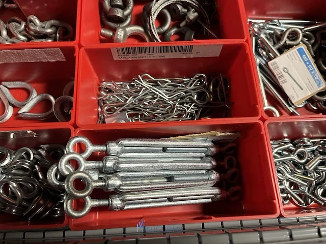 Partij kettingen, veren en industrieel bevestigingsmateriaal - afbeelding 106 van  180