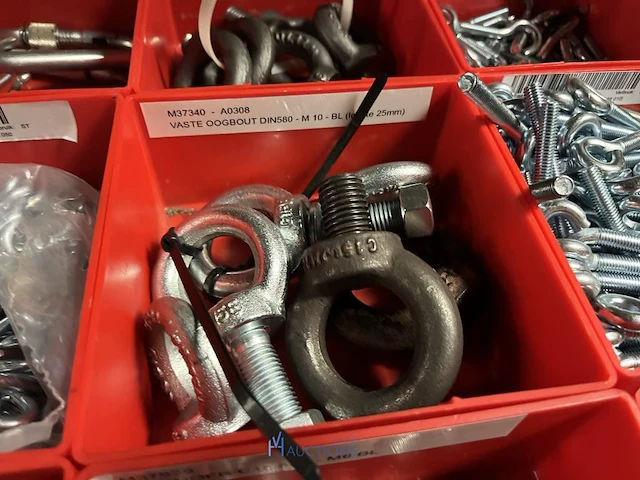 Partij kettingen, veren en industrieel bevestigingsmateriaal - afbeelding 109 van  180