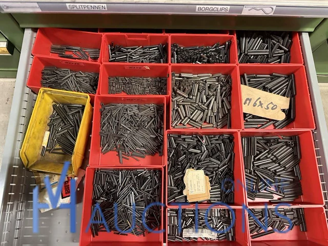 Partij kettingen, veren en industrieel bevestigingsmateriaal - afbeelding 104 van  180