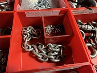 Partij kettingen, veren en industrieel bevestigingsmateriaal - afbeelding 116 van  180