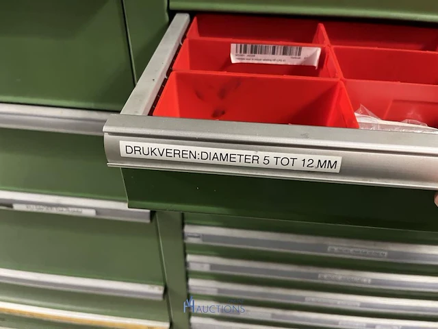 Partij kettingen, veren en industrieel bevestigingsmateriaal - afbeelding 121 van  180