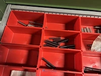 Partij kettingen, veren en industrieel bevestigingsmateriaal - afbeelding 122 van  180