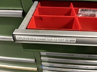 Partij kettingen, veren en industrieel bevestigingsmateriaal - afbeelding 133 van  180
