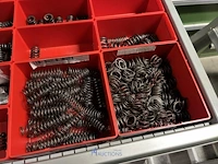 Partij kettingen, veren en industrieel bevestigingsmateriaal - afbeelding 134 van  180