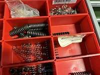 Partij kettingen, veren en industrieel bevestigingsmateriaal - afbeelding 138 van  180