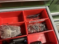 Partij kettingen, veren en industrieel bevestigingsmateriaal - afbeelding 139 van  180