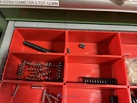 Partij kettingen, veren en industrieel bevestigingsmateriaal - afbeelding 141 van  180