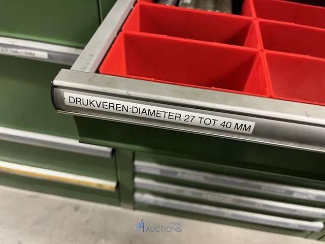 Partij kettingen, veren en industrieel bevestigingsmateriaal - afbeelding 145 van  180