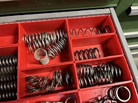 Partij kettingen, veren en industrieel bevestigingsmateriaal - afbeelding 147 van  180