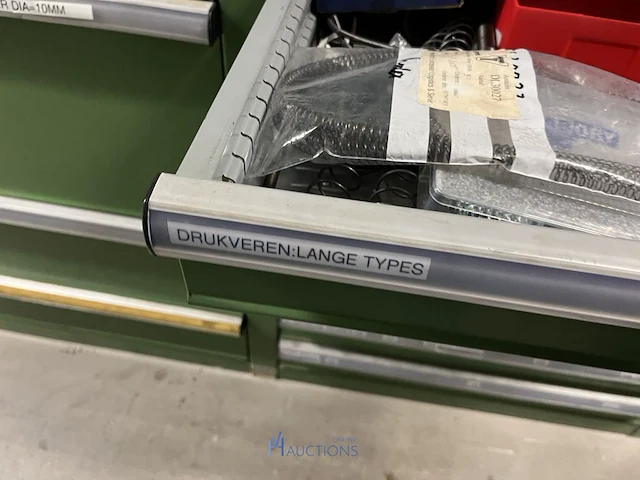 Partij kettingen, veren en industrieel bevestigingsmateriaal - afbeelding 153 van  180