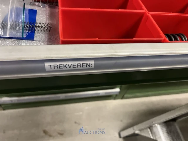 Partij kettingen, veren en industrieel bevestigingsmateriaal - afbeelding 154 van  180