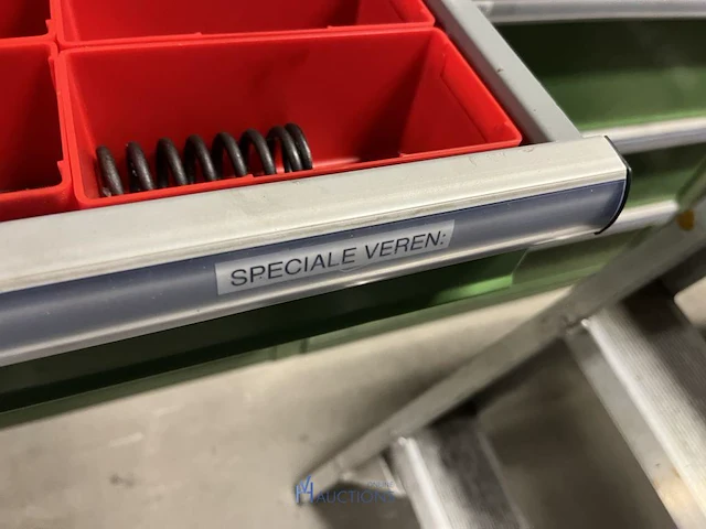 Partij kettingen, veren en industrieel bevestigingsmateriaal - afbeelding 155 van  180