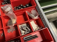 Partij kettingen, veren en industrieel bevestigingsmateriaal - afbeelding 158 van  180