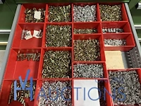 Partij kettingen, veren en industrieel bevestigingsmateriaal - afbeelding 148 van  180