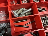 Partij kettingen, veren en industrieel bevestigingsmateriaal - afbeelding 163 van  180