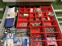 Partij kettingen, veren en industrieel bevestigingsmateriaal - afbeelding 159 van  180