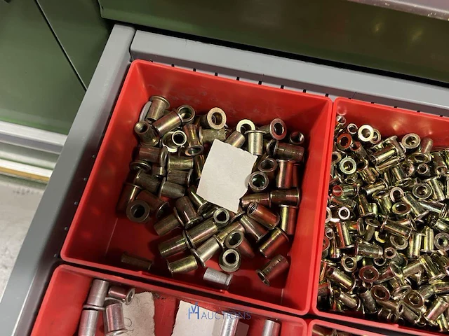 Partij kettingen, veren en industrieel bevestigingsmateriaal - afbeelding 171 van  180