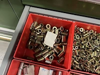 Partij kettingen, veren en industrieel bevestigingsmateriaal - afbeelding 171 van  180