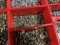 Partij kettingen, veren en industrieel bevestigingsmateriaal - afbeelding 176 van  180