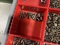 Partij kettingen, veren en industrieel bevestigingsmateriaal - afbeelding 179 van  180