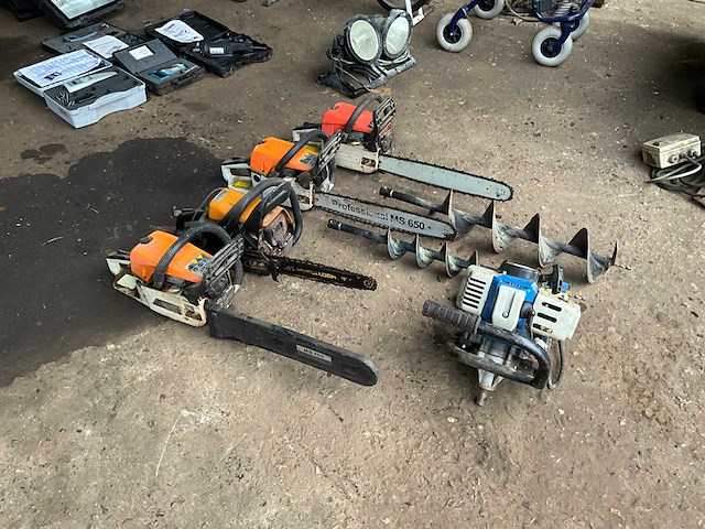 Partij kettingzagen - afbeelding 1 van  4