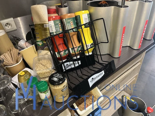 Partij keukenaccessoires waaronder 7 sausdispensers - afbeelding 3 van  8