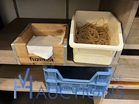Partij keukenaccessoires waaronder 7 sausdispensers - afbeelding 5 van  8