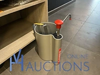 Partij keukenaccessoires waaronder 7 sausdispensers - afbeelding 6 van  8