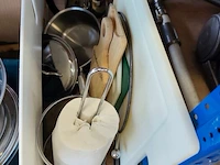 Partij keukengerief: glazen, kookpotten, kommen, bestek,... - afbeelding 9 van  11