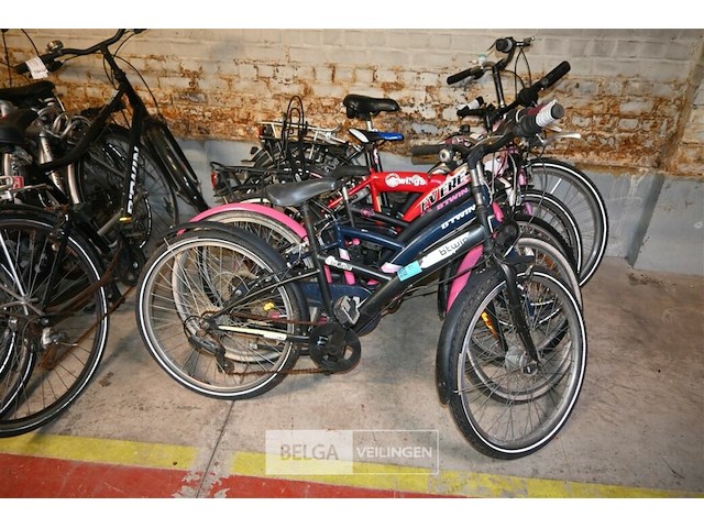 Partij kinderfietsen - afbeelding 1 van  5