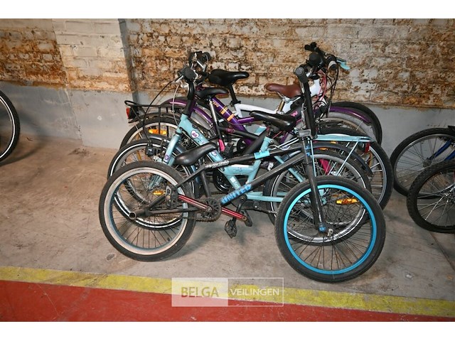 Partij kinderfietsen - afbeelding 1 van  5