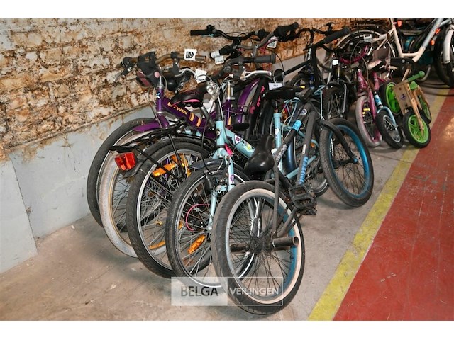 Partij kinderfietsen - afbeelding 2 van  5