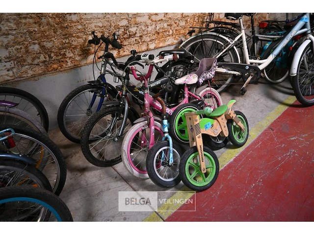 Partij kinderfietsen - afbeelding 2 van  4